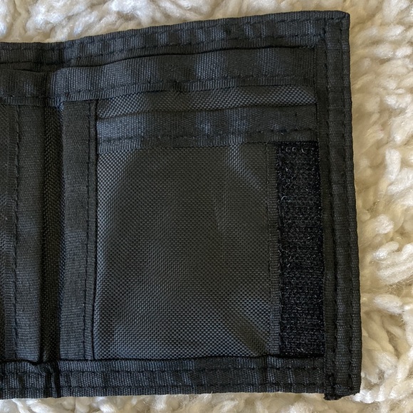 Batman Wallet Tri Fold - Picture 6 of 12